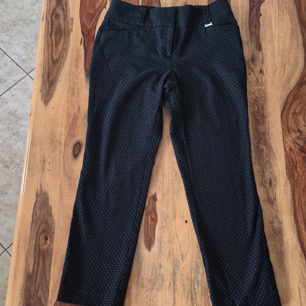 Anne Klein, Tiny White Double Stitch Design, Crop Cotton Pants